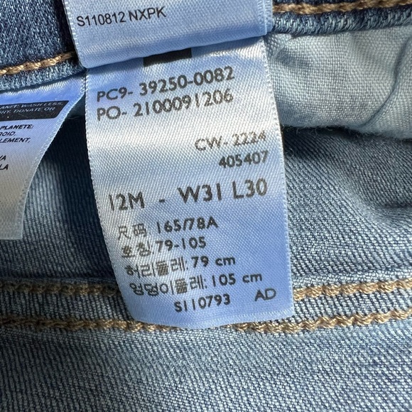 Levi's Women's Classic Straight, Stellar Stretch Jeans Size 12 - Picture 9 of 10